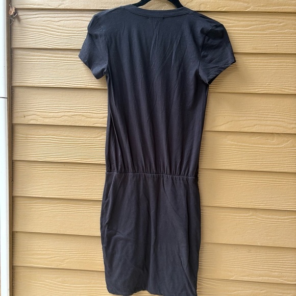 James Perse SHORT SLEEVE V NECK BLOUSON DRESS in Carbon Size 0 - Picture 3 of 4